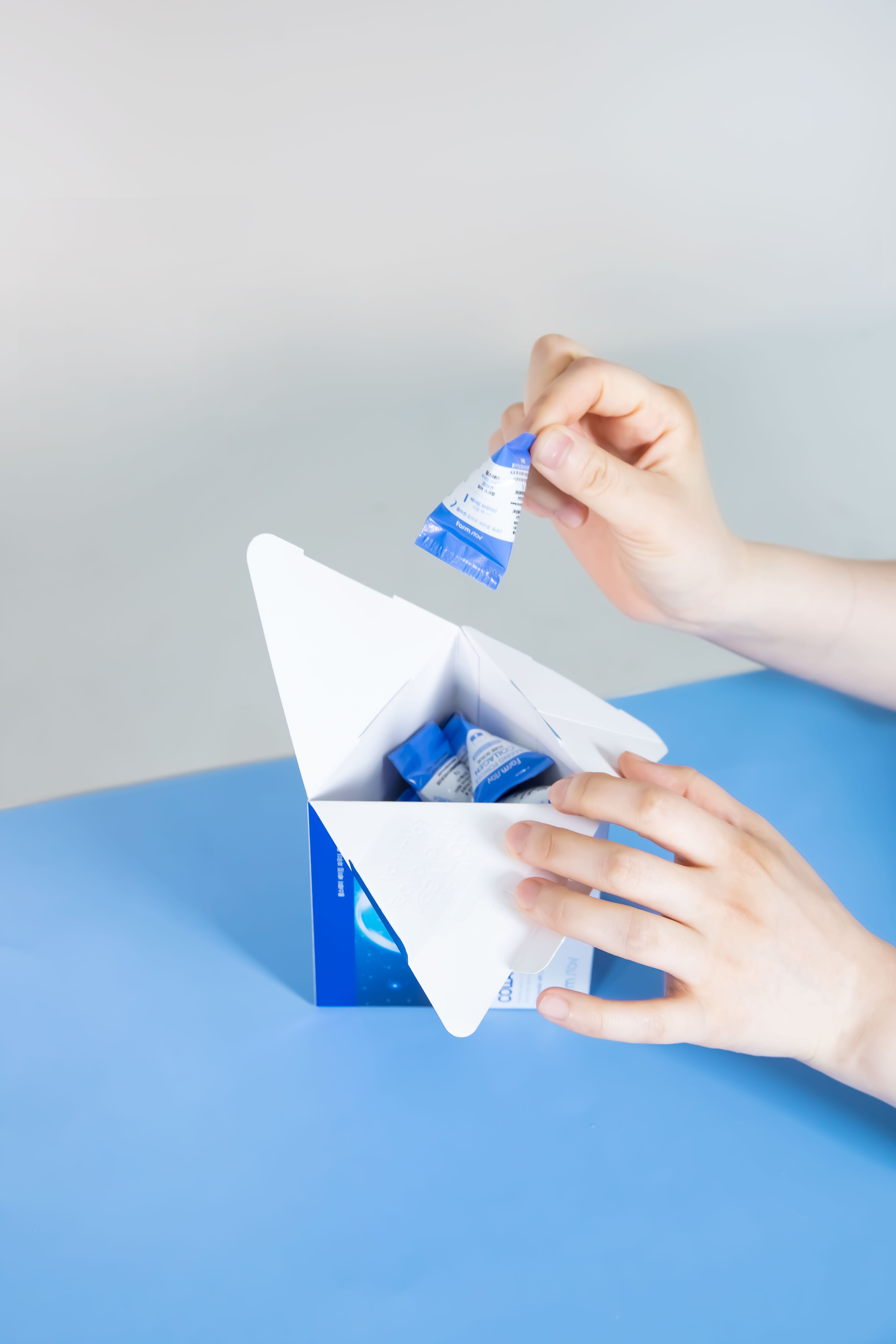 Farmstay Baking Powder Collagen Pore Scrub 25pcs